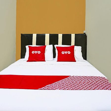 Oyo 91825 Ayu Lestari Homestay Nganjuk 外观 照片