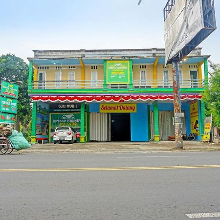 Oyo 91825 Ayu Lestari Homestay Nganjuk 外观 照片