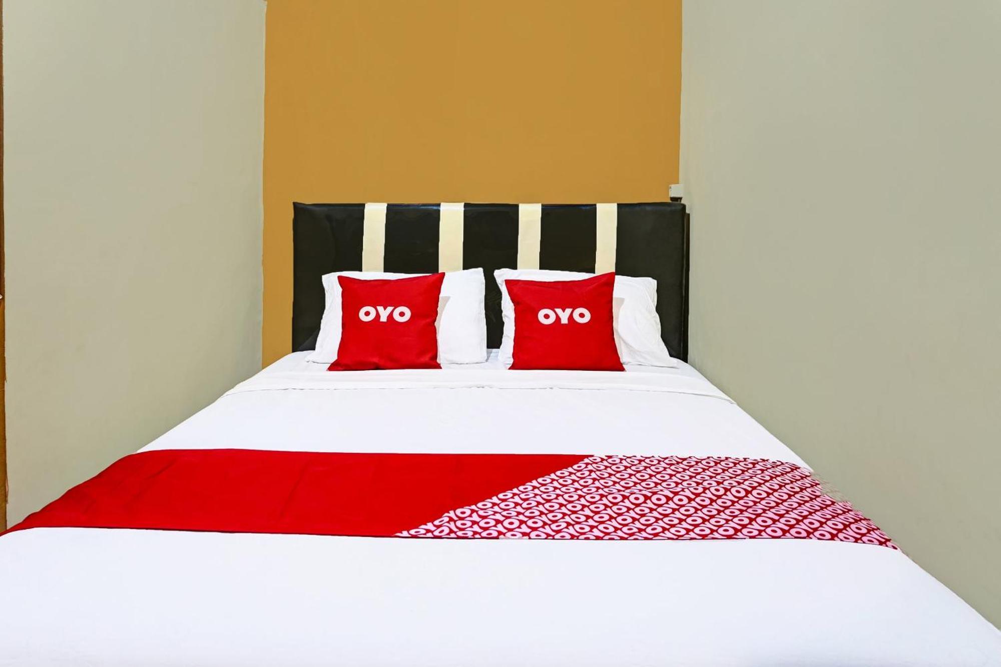 Oyo 91825 Ayu Lestari Homestay Nganjuk 外观 照片