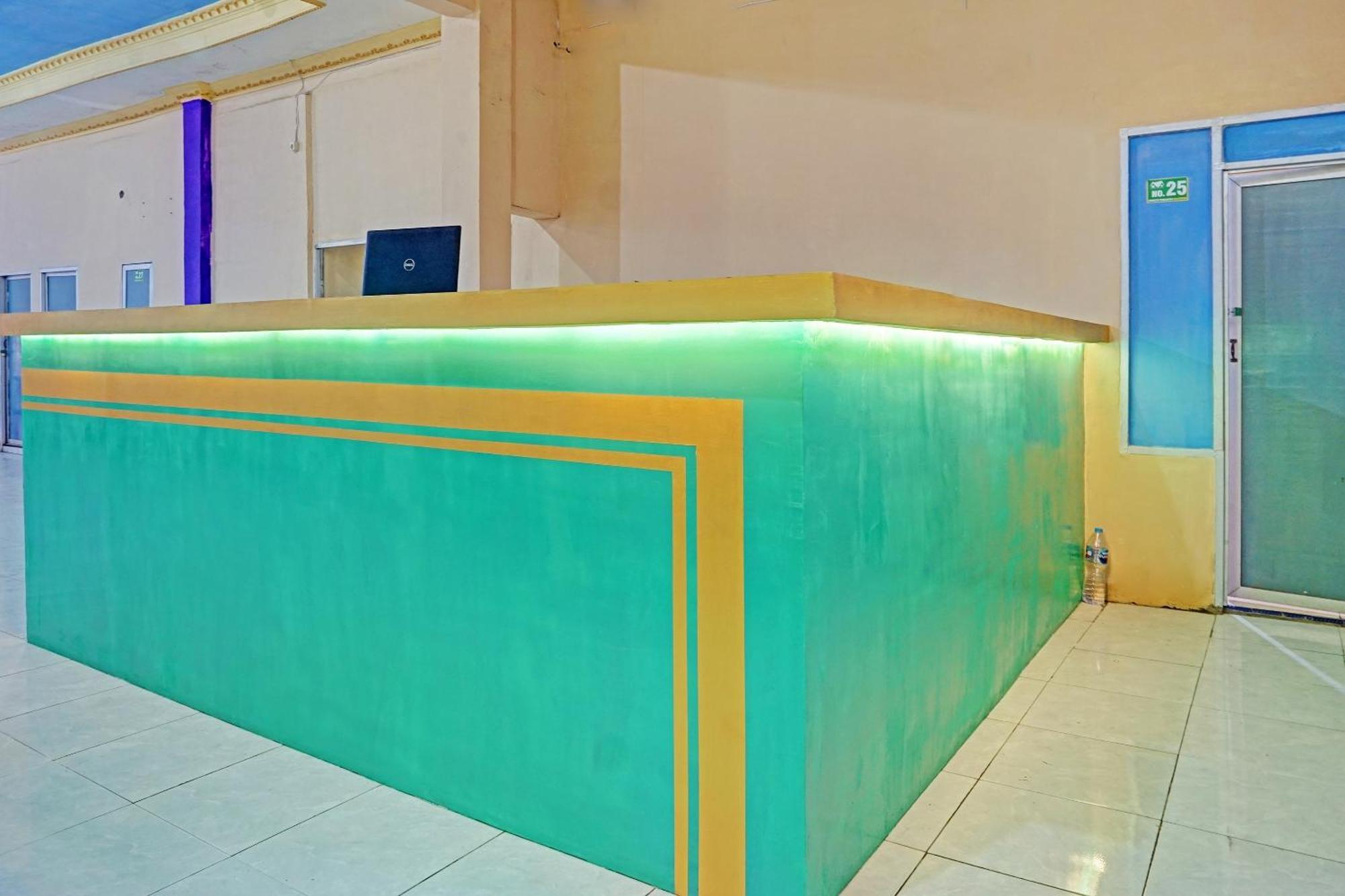 Oyo 91825 Ayu Lestari Homestay Nganjuk 外观 照片