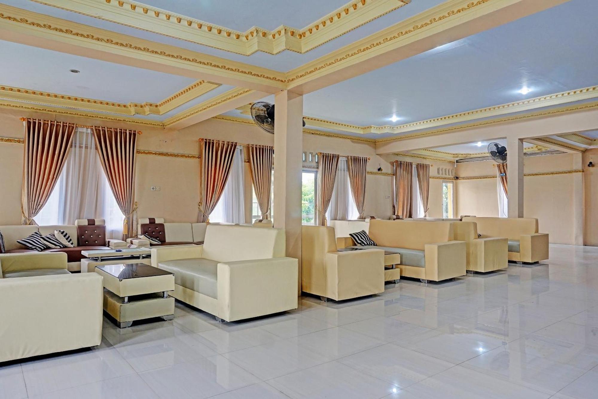 Oyo 91825 Ayu Lestari Homestay Nganjuk 外观 照片
