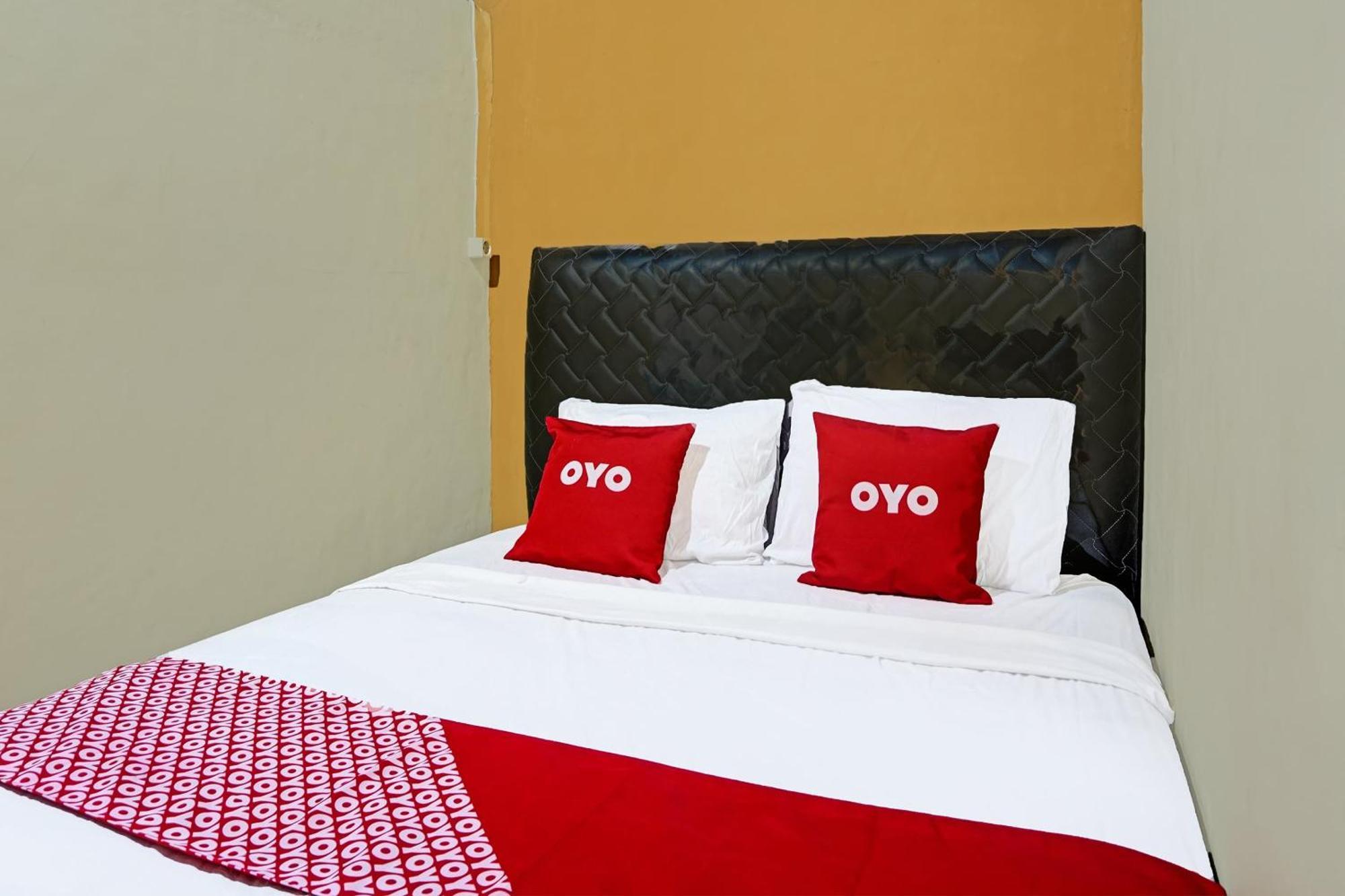 Oyo 91825 Ayu Lestari Homestay Nganjuk 外观 照片