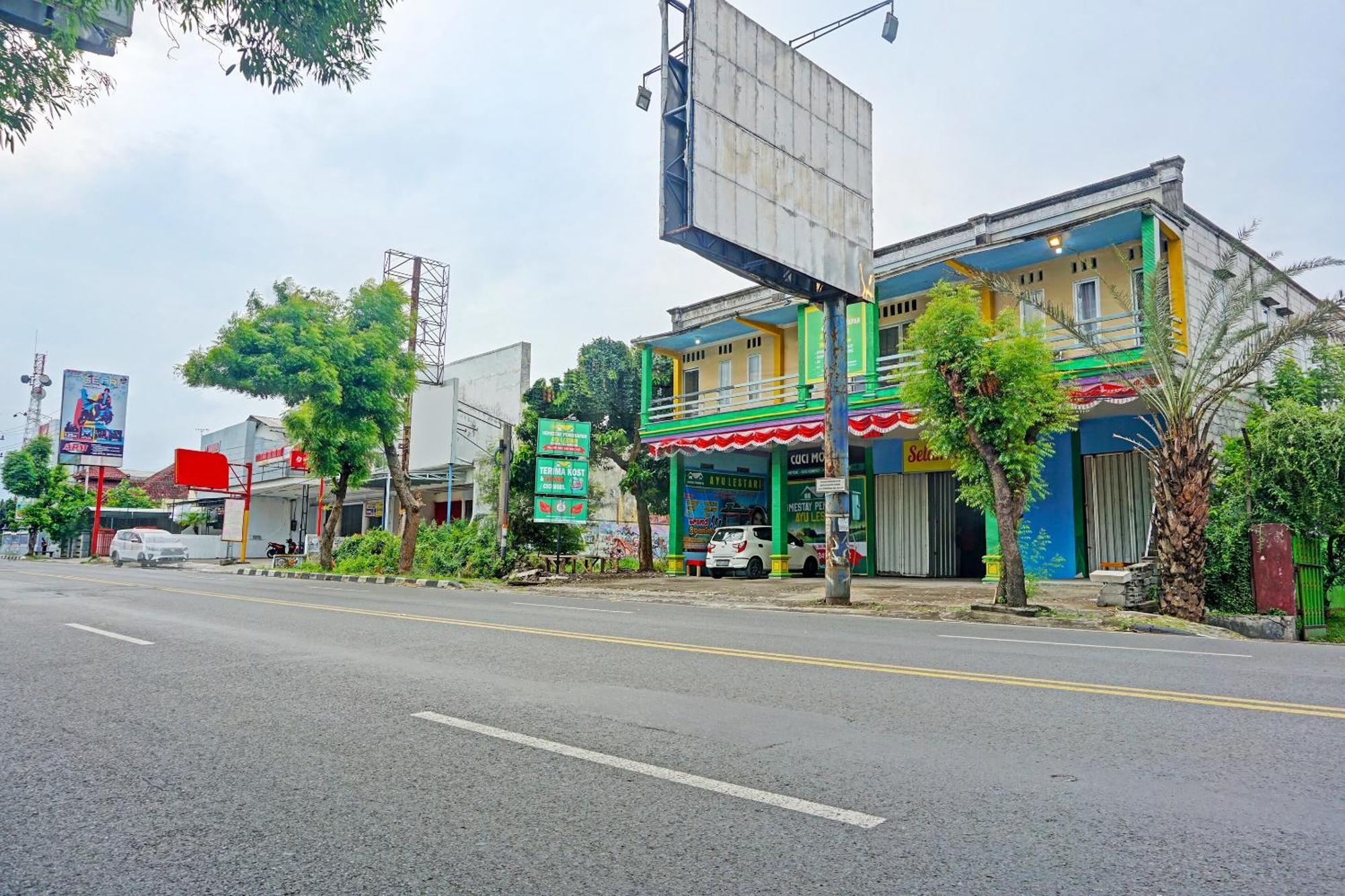 Oyo 91825 Ayu Lestari Homestay Nganjuk 外观 照片
