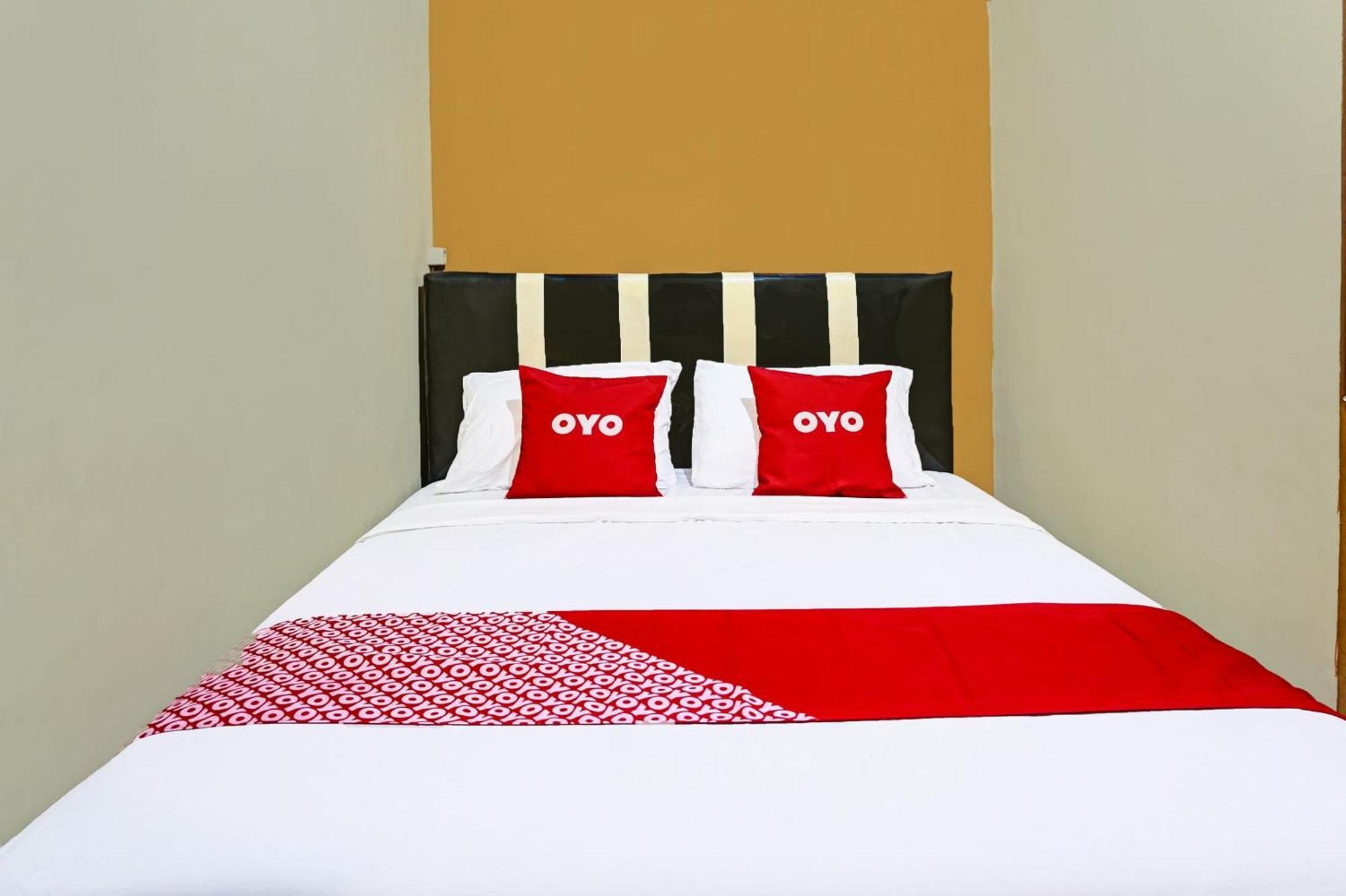 Oyo 91825 Ayu Lestari Homestay Nganjuk 外观 照片