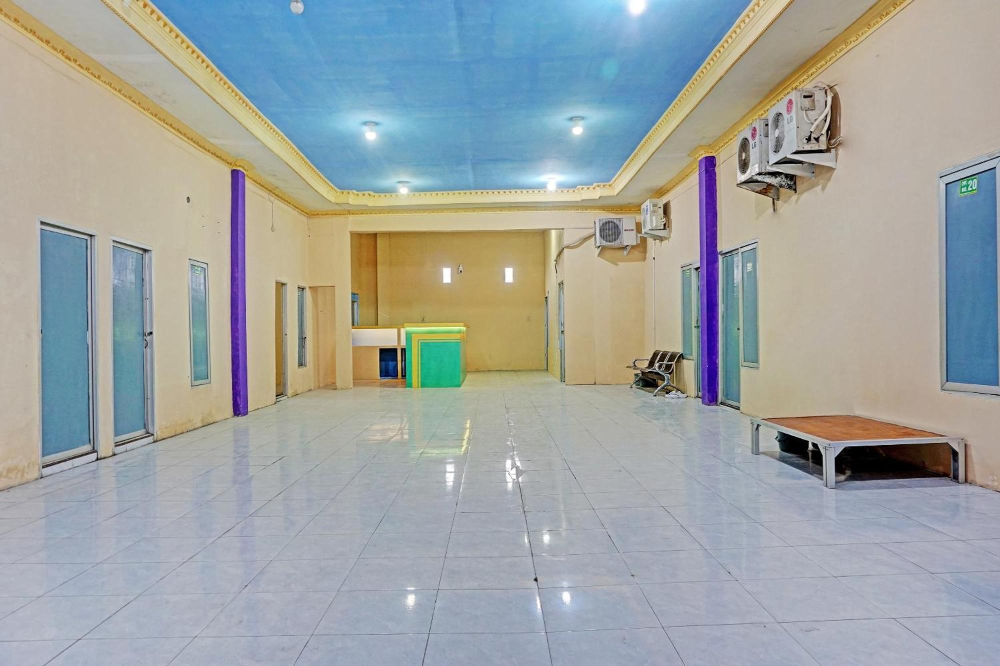 Oyo 91825 Ayu Lestari Homestay Nganjuk 外观 照片