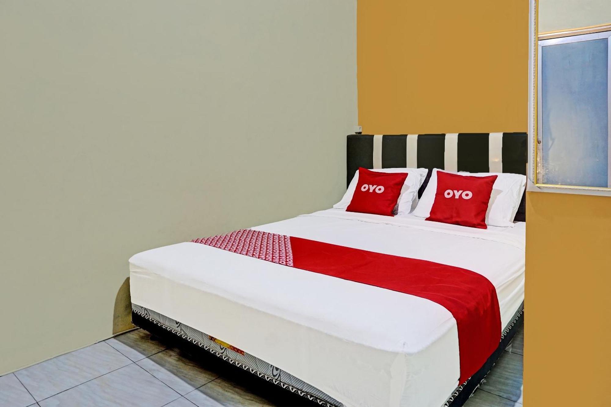 Oyo 91825 Ayu Lestari Homestay Nganjuk 外观 照片